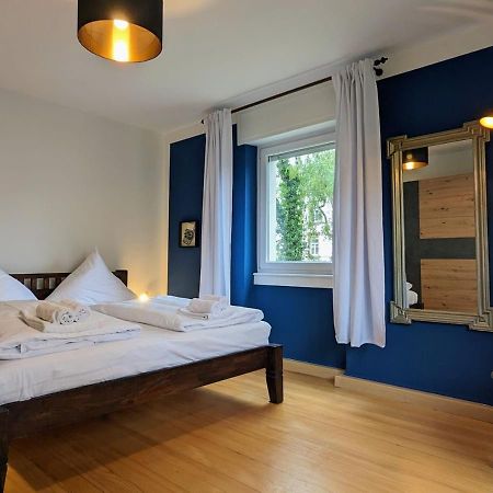 65Qm Altbaucharme Mit Zwei Balkonen Appartement Karlsruhe Buitenkant foto