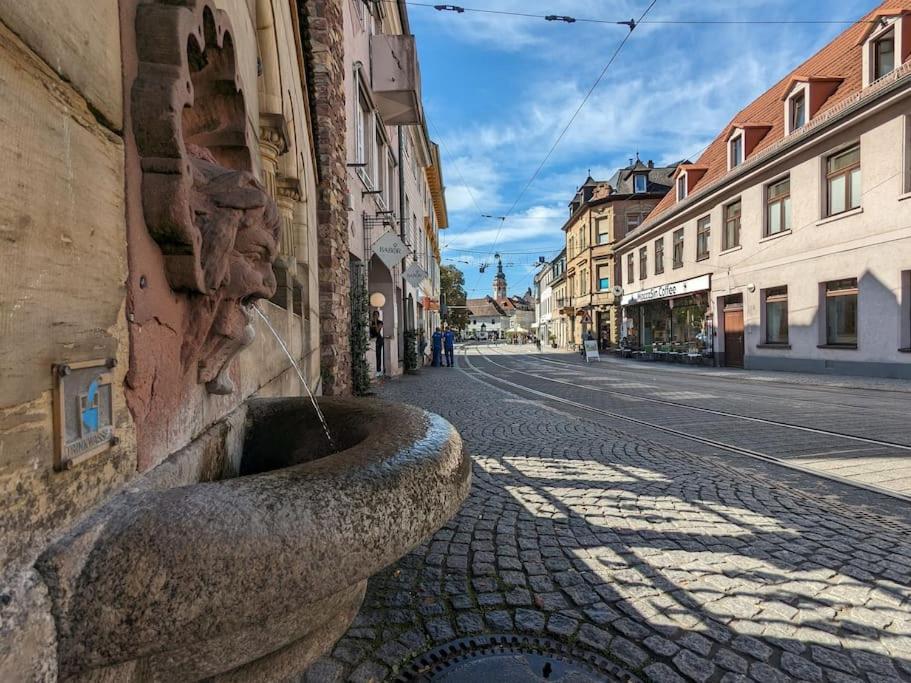 65Qm Altbaucharme Mit Zwei Balkonen Appartement Karlsruhe Buitenkant foto