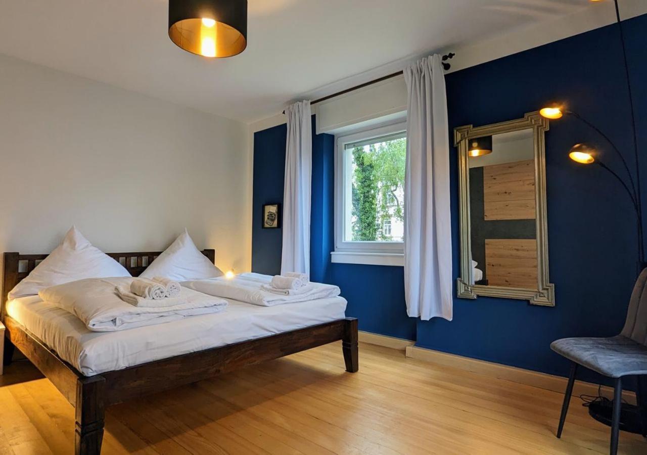 65Qm Altbaucharme Mit Zwei Balkonen Appartement Karlsruhe Buitenkant foto