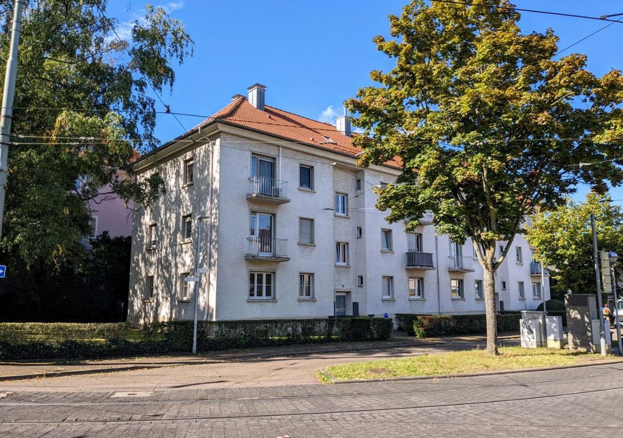 65Qm Altbaucharme Mit Zwei Balkonen Appartement Karlsruhe Buitenkant foto