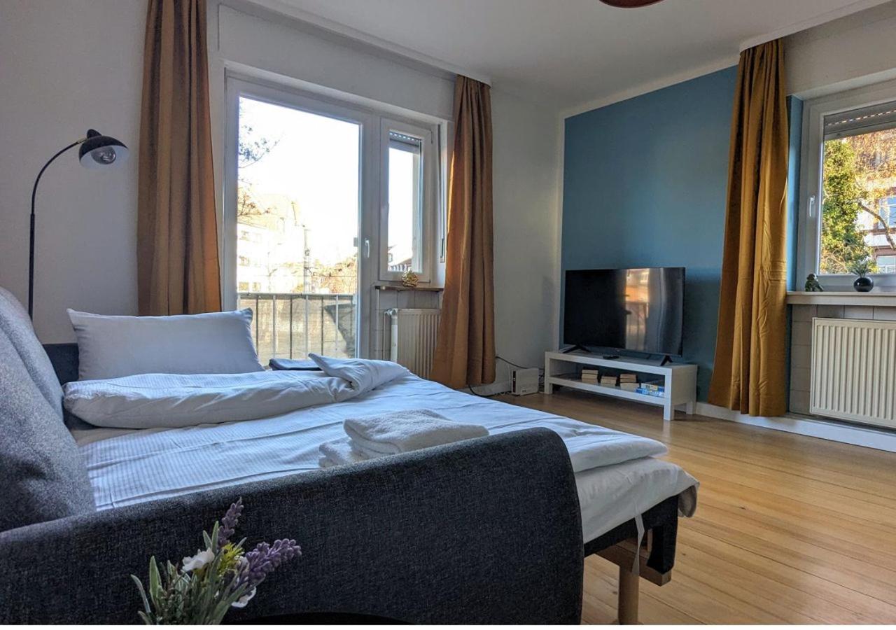 65Qm Altbaucharme Mit Zwei Balkonen Appartement Karlsruhe Buitenkant foto