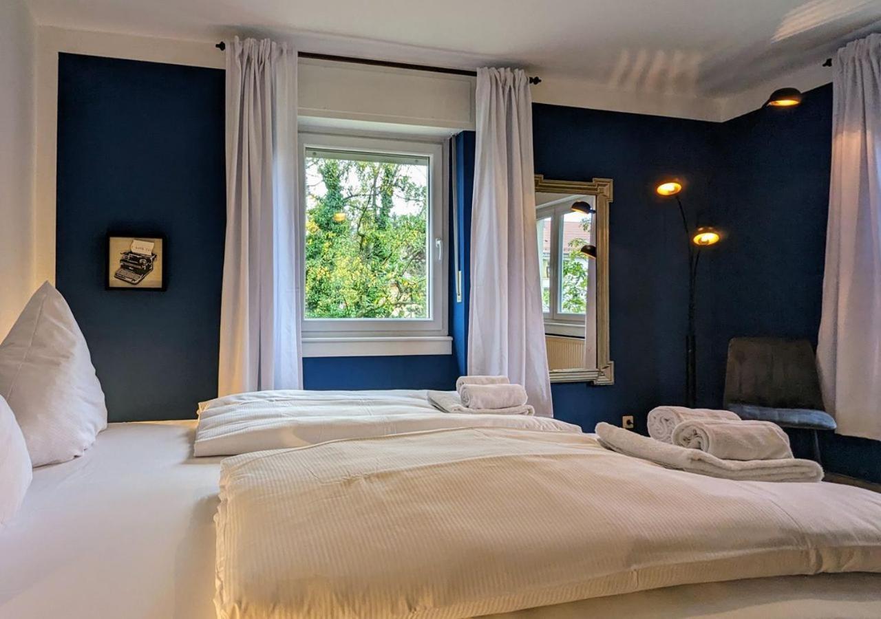 65Qm Altbaucharme Mit Zwei Balkonen Appartement Karlsruhe Buitenkant foto