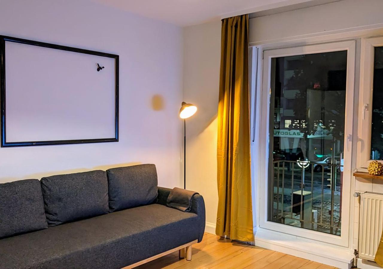 65Qm Altbaucharme Mit Zwei Balkonen Appartement Karlsruhe Buitenkant foto