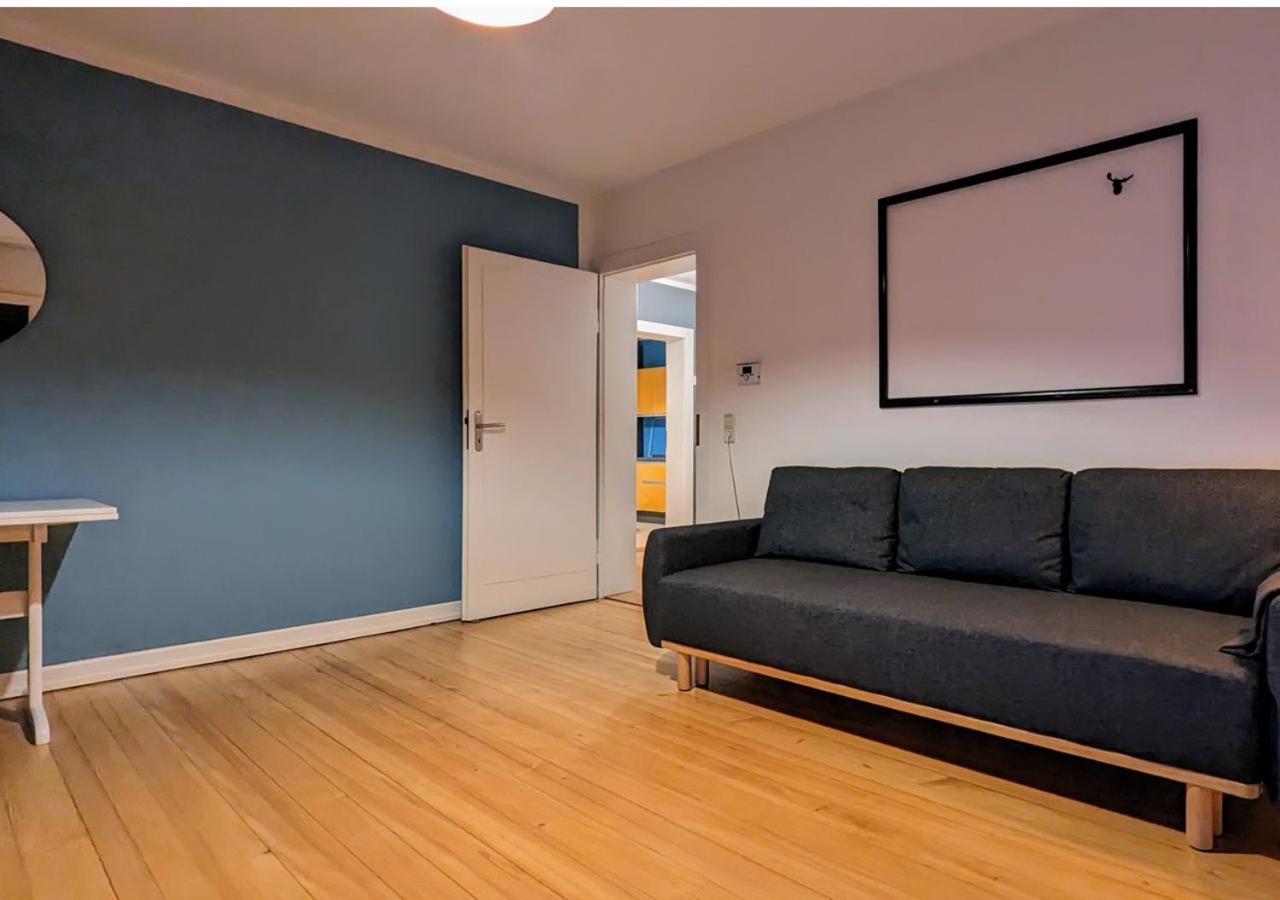 65Qm Altbaucharme Mit Zwei Balkonen Appartement Karlsruhe Buitenkant foto
