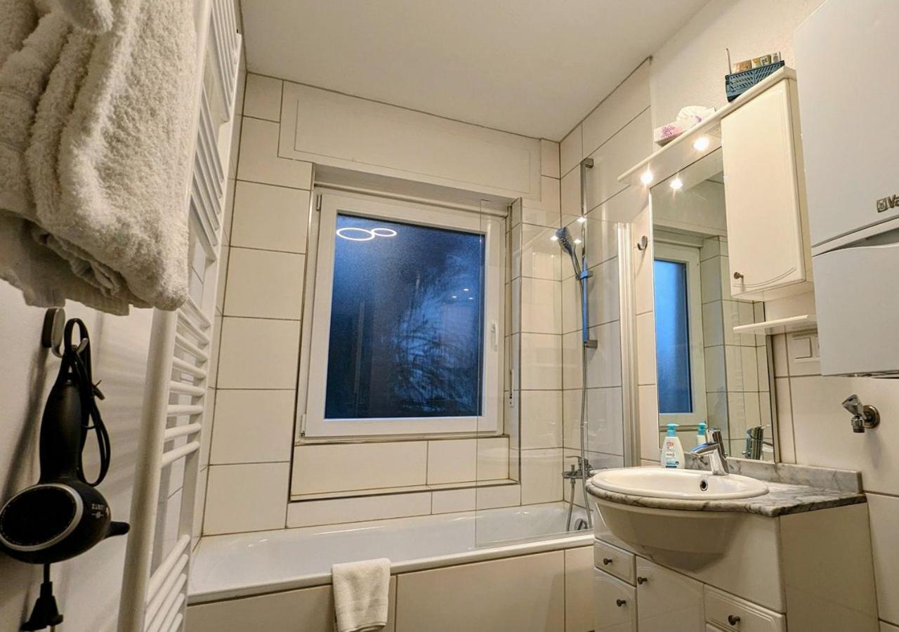 65Qm Altbaucharme Mit Zwei Balkonen Appartement Karlsruhe Buitenkant foto